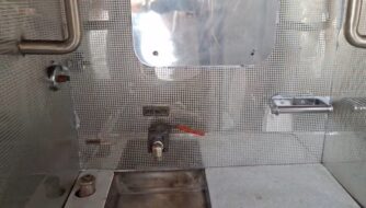 लोको पायलेट और को पायलेट के लिए आधुनिक टॉयलेट का निर्माण