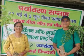 पृथ्वी पर ऑक्सीजन की मात्रा को संतुलित रखने के लिए आनंद मार्ग की ओर से 200 बीज बॉल एवं 100 फलदार पौधे बांटे गए