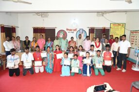 मुखिया अनीता मुर्मू के पहल पर डोमजुड़ी में सम्मान समारोह आयोजित, मैट्रिक टॉपर्स हुए सम्मानित