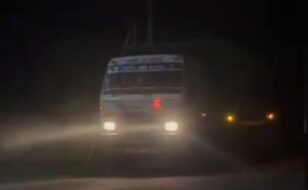 डूमटांड में अवैध बालू लदे 5 हाइवा पकड़ाने के बाद छोड़ना बना चर्चा का विषय, प्रशासनिक तंत्र पर उठे सवाल