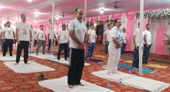 11वें अंतरराष्ट्रीय योग दिवस पर खासमहल में आयोजित हुआ जिला स्तरीय कार्यक्रम, मुख्य अतिथि के रूप में उपायुक्त हुए शामिल, कहा – निरोग रहने के लिए योग को अपनी दिनचर्या में शामिल करें