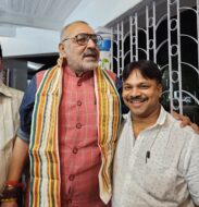 भारत सरकार के केंद्रीय कपड़ा मंत्री गिरिराज सिंह का जमशेदपुर आगमन पर भाजपा नेता अनमोल वर्मा ने किया जोरदार स्वागत।