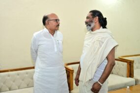 नेमरा पहुंचे झारखंड विधानसभाध्यक्ष, दिशोम गुरु शिबू सोरेन को दी श्रद्धांजलि, मुख्यमंत्री हेमंत सोरेन सहित परिजनों को दिया सांत्वना, बांधा ढांढ़स