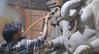 लगातार बारिश से मूर्तिकार परेशान, गणेश प्रतिमाओं को सुखाने में बढ़ी चुनौती