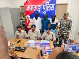 जामताड़ा पुलिस की बड़ी कार्रवाई: चार साइबर अपराधी गिरफ्तार, 1.11 लाख नगद समेत भारी मात्रा में सामान बरामद