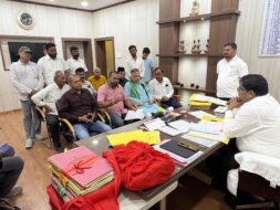 दलमा सफारी विकास व पलायन रोकने को लेकर कांग्रेस का प्रतिनिधिमंडल वन पदाधिकारी से मिला