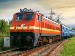 कोरबा-चांपा रेल मार्ग पर छत्तीसगढ़ एक्सप्रेस दुर्घटना का शिकार होने से बची