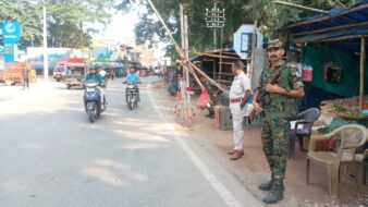 घाटशिला उपचुनाव को लेकर जादूगोड़ा मोड चौक पर बना चेक पोस्ट, पुलिस अधिकारी संदीप कुमार की हुई तैनाती