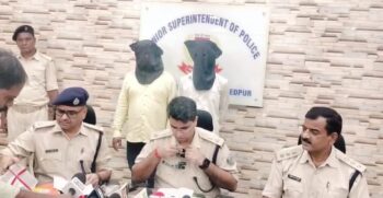 कदमा में पुलिस की बड़ी कार्रवाई — दो हथियारबंद युवक गिरफ्तार, चाचा-भतीजा पर क्षेत्र में आतंक फैलाने का आरोप