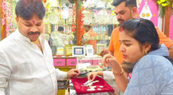 सोने-चांदी की ऊंची कीमतों का असर नहीं! धनतेरस पर अंधाधुंध खरीदारी, ₹65,000 करोड़ के व्यापार का अनुमान