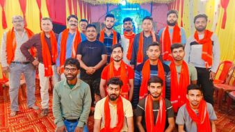बंगाल से आए पुरोहित से मां काली की पूजा करवाई