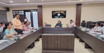 उपायुक्त नितिश कुमार सिंह ने की शिक्षा विभाग की समीक्षा बैठक, विद्यालयों में स्वास्थ्य जाँच व आधार-पंजीकरण हेतु विशेष शिविर के निर्देश