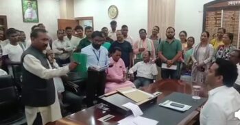 चाईबासा में कोल्हान बंद के दौरान पूर्व मुख्यमंत्री मधु कोड़ा और उपायुक्त के बीच हुई तीखी वार्ता पर सियासी घमासान, भाजपा ने साधा निशाना