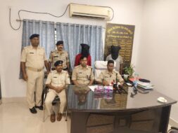 जमशेदपुर पुलिस की बड़ी सफलता: स्कूटी सवार दंपत्ति से सोने की ज्वेलरी लूटने वाले दो अपराधी गिरफ्तार, लूटी गई संपत्ति बरामद