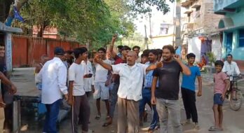 वोट बहिष्कार इलाके में पहुंचे अनंत सिंह, लोगों से मिले और फोन पर लगाई फटकार!