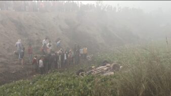 बारात से लौट रहा स्कार्पियो नदी में पलटा,दूल्हे के साथी समेत दो बाराती की हुई मौत