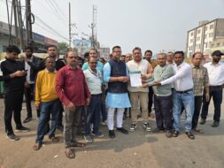 एनएच-33 एलिवेटेड कॉरिडोर के छह रैंप का जमशेदपुर सिटीजन फोरम ने किया विरोध, डिमना चौक पर हस्ताक्षर अभियान