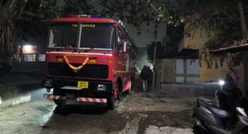 गोलमुरी के सुखिया रोड में क्वार्टर में लगी भीषण आग, दो से ढाई लाख का नुकसान; बड़ा हादसा टला