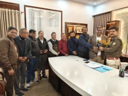 जुगसलाई चोरी कांड: मारवाड़ी सम्मेलन के जिला अध्यक्ष प्रत्याशी मुकेश मित्तल ने एसएसपी से की मुलाकात