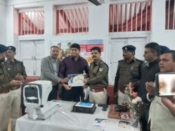 नेत्र चिकित्सा के क्षेत्र में ए एस जी आई हॉस्पिटल के 20वीं स्थापना दिवस पर साकची पुलिस हॉस्पिटल में लगाया निशुल्क नेत्र जांच शिविर ट्रैफिक पुलिस कर्मी को निशुल्क बांटे गए सनग्लासेस
