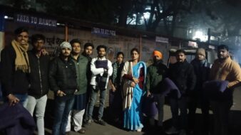 कड़ाके की ठंड में ‘यात्रा’ संस्था ने निभाया मानवीय दायित्व, जरूरतमंदों के बीच कंबल व गर्म कपड़ों का वितरण