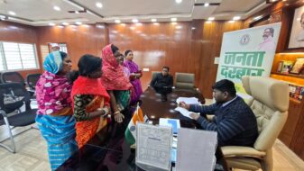उपायुक्त ने जनता दरबार में सुनीं 65 से अधिक लोगों की समस्याएं, कई मामलों का हुआ त्वरित समाधान