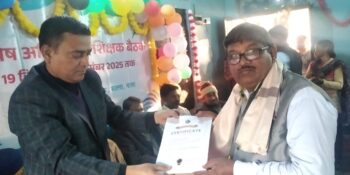 उत्क्रमित मध्य विद्यालय कास्ता में विशेष पीटीएम बैठक, छात्र एवं अभिभावक हुए सम्मानित