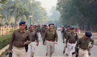 नए साल 2026 के जश्न से पहले जमशेदपुर पुलिस हाई अलर्ट पर, सिटी एसपी कुमार शिवाशीष ने पैदल मार्च कर परखी सुरक्षा, हुड़दंगियों को दी कड़ी चेतावनी
