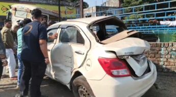 जमशेदपुर: साकची थाना क्षेत्र में ट्रेलर अनियंत्रित, दो कार और एक बाइक क्षतिग्रस्त – बड़ी दुर्घटना टली