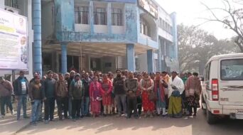 सरायकेला-खरसावां में सहायक आचार्यों ने SOP उल्लंघन पर सौंपा ज्ञापन