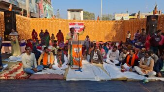 निकाय चुनाव में विलंब के विरोध में मिहिजाम में भाजपा का महाधरना