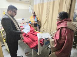 एसबीआई सोनारी में जमा 25 लाख होने के बावजूद इलाज को तरस रहीं सेवानिवृत्त शिक्षिका