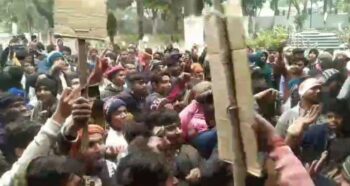 पांच साल की बच्ची के साथ हुए दुष्कर्म के बाद हत्या के विरोध में प्रदर्शन, समाहरणालय में जबरन घुसकर हंगामा, आरोपी की गिरफ्तारी और SHO को हटाने की परिजन कर रहे हैं मांग