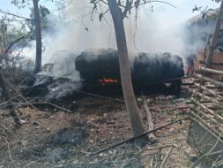 नीमडीह में भीषण आगजनी, खलिहान में रखा पुआल जलकर राख एक लाख रुपये से अधिक का नुकसान, अग्निशमन वाहन देर से पहुंचा