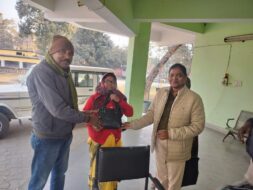 गोलमुरी में लावारिस मिला लेडीज बैग, पुलिस ने 60 वर्षीय महिला को सुरक्षित लौटाया