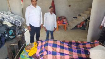 राजद अल्पसंख्यक प्रकोष्ठ के प्रखंड अध्यक्ष मो. शरीफ का निधन की खबर सुनते ही पहुंचे राजद नेता अशोक माजी