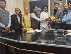 केंद्रीय एवं थाना शांति समिति ने नए अनुमंडल अधिकारी अर्नब मिश्रा का किया अभिनंदन