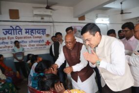 सोना देवी स्मृति नेत्र शिविर में सेवा और संवेदना का संगम, विधायक सरयू राय ने कहा—माता-पिता की सेवा सबसे बड़ी साधना