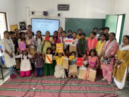 पोटका के बच्चों ने सीखी पत्रिका निर्माण की कला: “महुआ साइलेंट ज़ीन प्रोजेक्ट” की शुरुआत