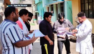 वार्ड 19 में कांग्रेस का डोर-टू-डोर अभियान तेज, अंसार खान ने मतदान के लिए किया जागरूक