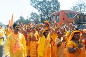 तीन दिवसीय प्राण प्रतिष्ठा अनुष्ठान के प्रथम दिन निकाली गई भव्य कलश यात्रा