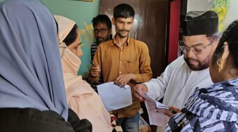 वार्ड 19 में मतदाता पर्ची वितरण अभियान, अंसार खान के नेतृत्व में जनसंपर्क तेज