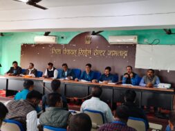 नगरपालिका (आम) निर्वाचन के निमित्त आज मतदान सामग्रियों के वितरण एवं मतदान समाप्ति के उपरांत मतपेटिकाओं आदि के संग्रहण हेतु प्रतिनियुक्त अधिकारियों एवं कर्मियों को दिया गया प्रशिक्षण