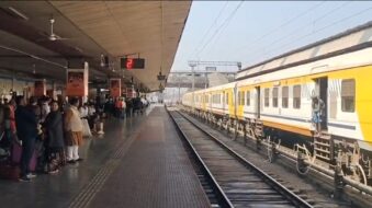 टाटानगर से बिहार जाने वाली ट्रेनों में होली से पहले सीटें फुल, स्पेशल ट्रेन का इंतजार