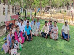 मानदेय और नौकरी सुरक्षा की मांग पर मनरेगा कर्मियों की अनिश्चितकालीन हड़ताल, सरायकेला-खरसावां में कई योजनाएं ठप