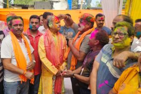 पूर्व सीएम रघुवर दास ने भाजपा कार्यकर्ताओं के संग खेली होली कार्यकर्ताओ के संग फगुआ गीतों पर जमकर थिरके, विधायक पूर्णिमा साहू भी रहीं मौजूद