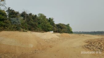 रुगड़ी घाट पर अवैध बालू का खेल, दिनदहाड़े उठाव से ग्रामीणों में आक्रोश