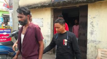हल्दीपोखर बाजार में ग्रामीणों की सतर्कता से पकड़े गए बाइक चोर, पुलिस के हवाले