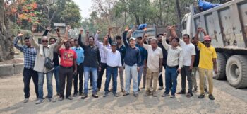 यूसीआईएल रियर गेट 12 घंटे जाम, विस्थापितों का फूटा गुस्सा आश्वासन के बाद हटाया गया आंदोलन