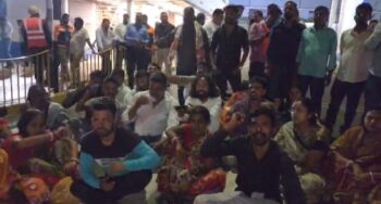 टाटा स्टील मेन गेट पर प्रदर्शन, मजदूर की मौत पर मुआवजा और नौकरी की मांग